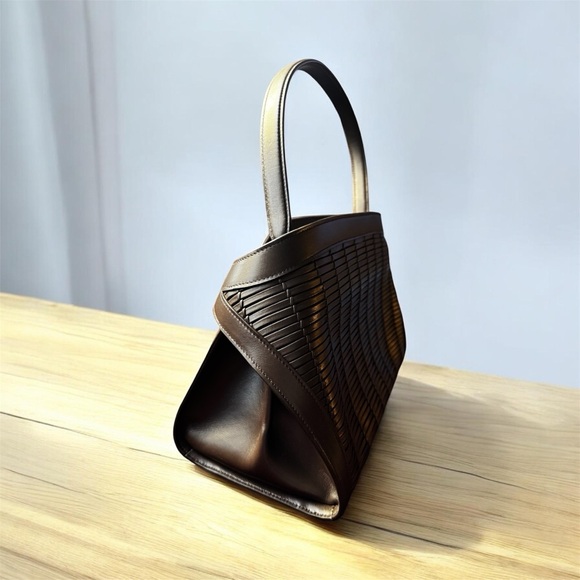 Salvatore Ferragamo Hug handbag (M) - Picture 7 of 9